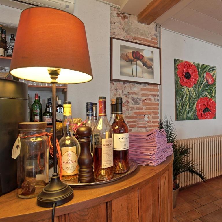 Hotel Logis - Les Pasteliers 2*