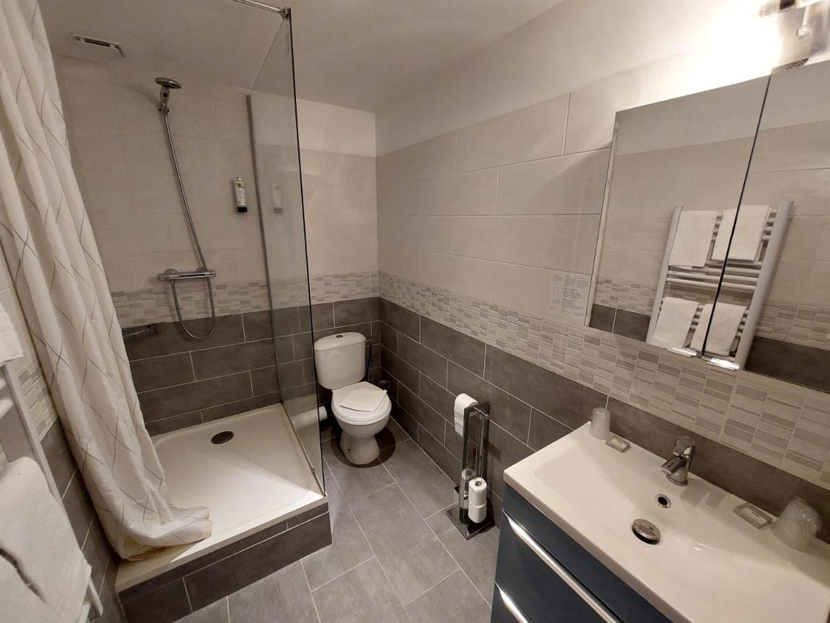 Logis - Les Pasteliers Hotel 2*