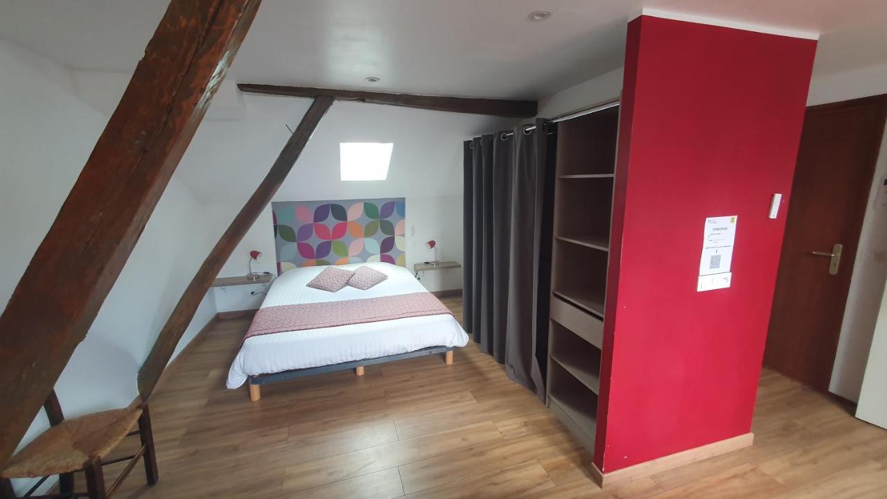 Logis - Les Pasteliers Hotel 2*