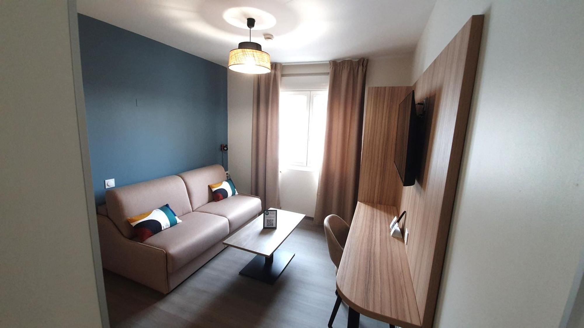 Hotel Logis - Les Pasteliers 2*